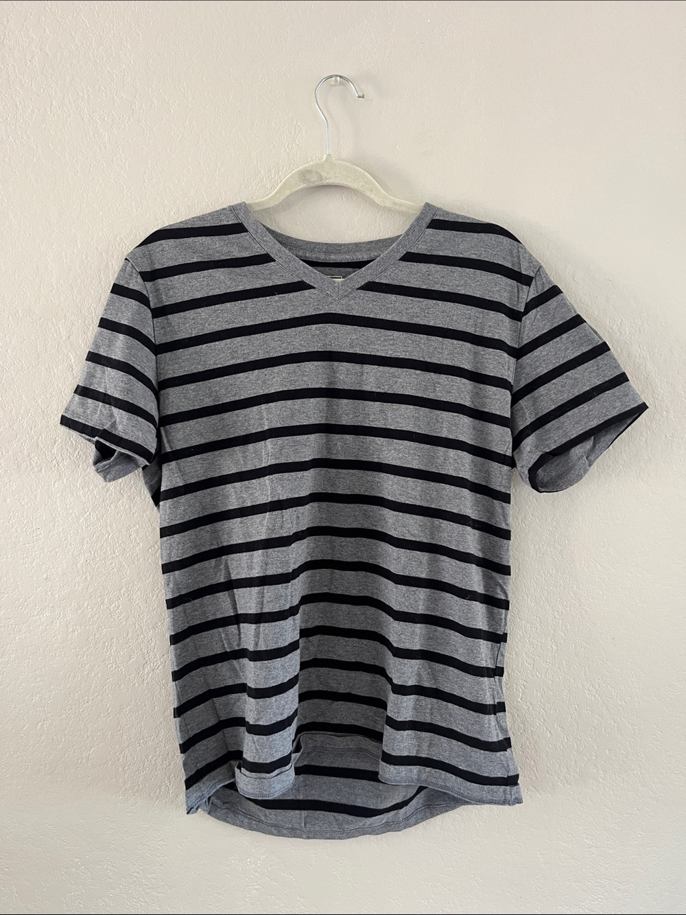 GAP Men's Gray & Black Striped V-Neck Short Sleeve Tee